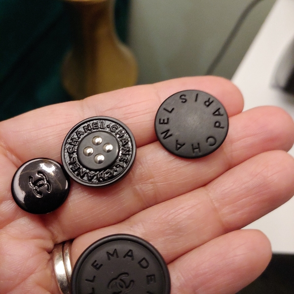 Authentic Chanel Buttons - Picture 3 of 12
